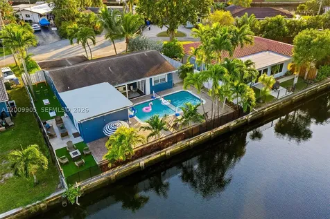 2005 NW 37th Street Oakland Park FL 33309