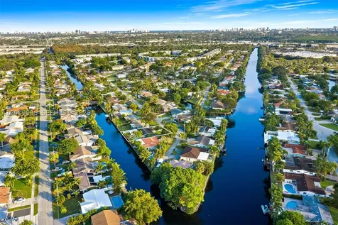 2005 NW 37th Street Oakland Park FL 33309