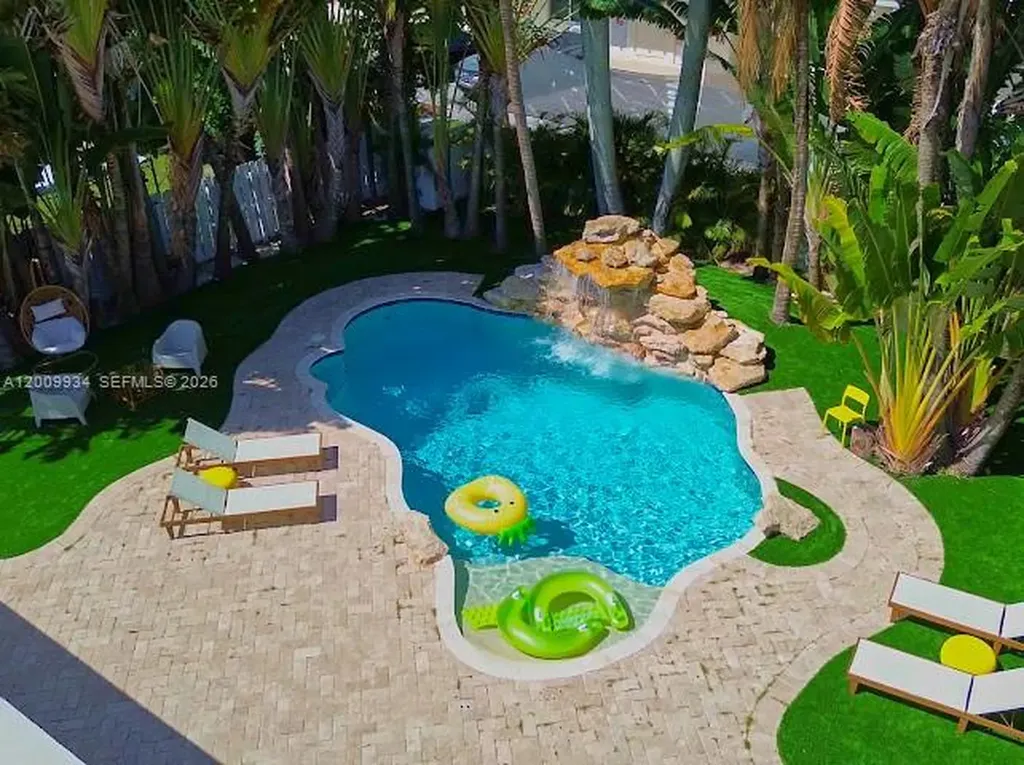1435 Grant Street Hollywood FL 33020