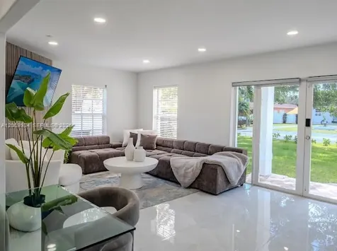 1435 Grant Street Hollywood FL 33020