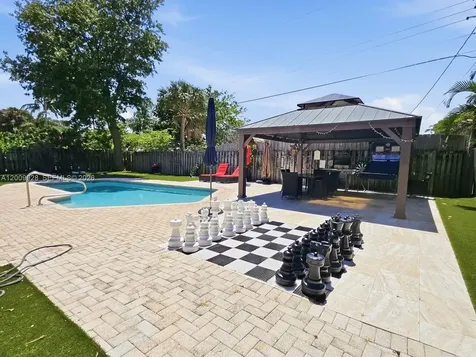 5001 NE 23 Avenue Lighthouse Point FL 33064