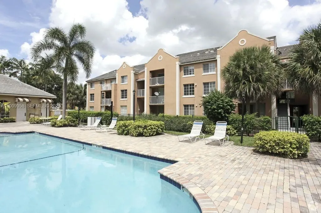 711 SW 111th Way Pembroke Pines FL 33025