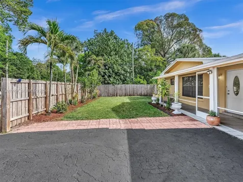 1322 SW 26th Terrace Fort Lauderdale FL 33312