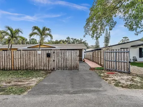 1322 SW 26th Terrace Fort Lauderdale FL 33312