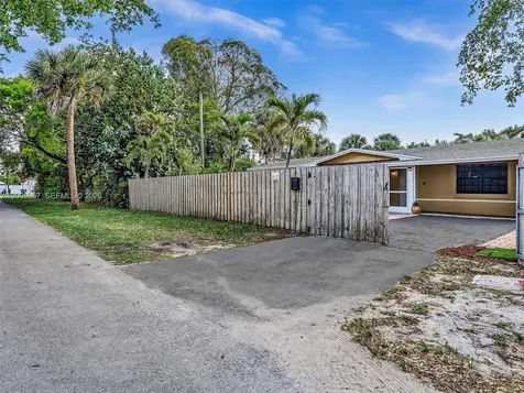 1322 SW 26th Terrace Fort Lauderdale FL 33312