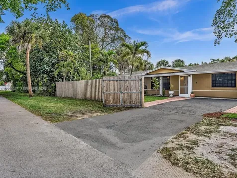1322 SW 26th Terrace Fort Lauderdale FL 33312