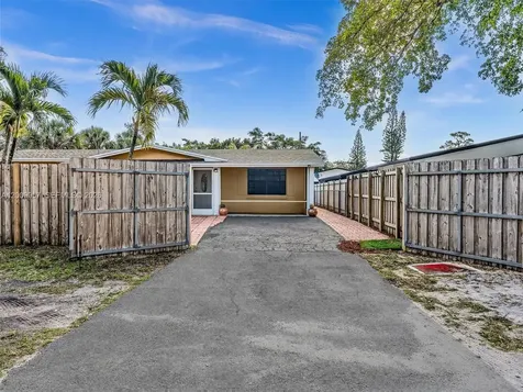 1322 SW 26th Terrace Fort Lauderdale FL 33312