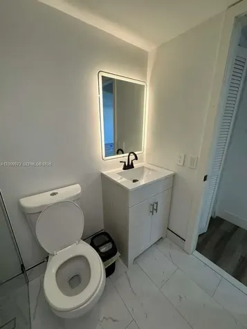 300 W Palm Circle W Pembroke Pines FL 33025