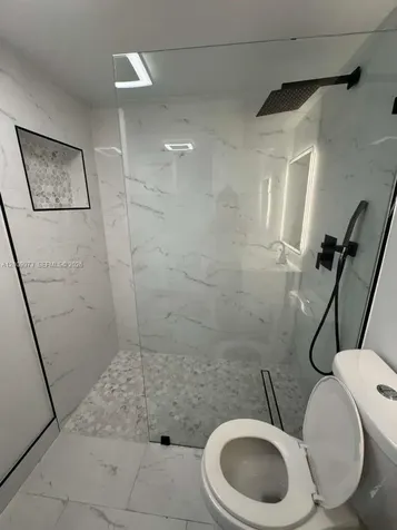 300 W Palm Circle W Pembroke Pines FL 33025