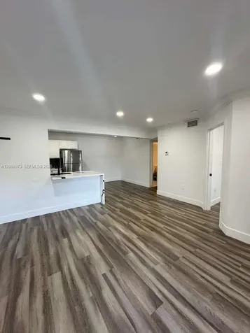 300 W Palm Circle W Pembroke Pines FL 33025