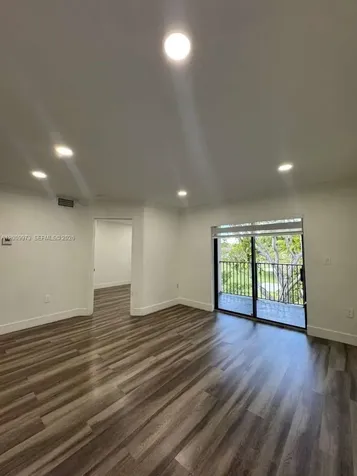 300 W Palm Circle W Pembroke Pines FL 33025