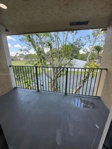 300 W Palm Circle W Pembroke Pines FL 33025