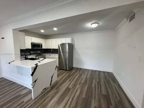 300 W Palm Circle W Pembroke Pines FL 33025