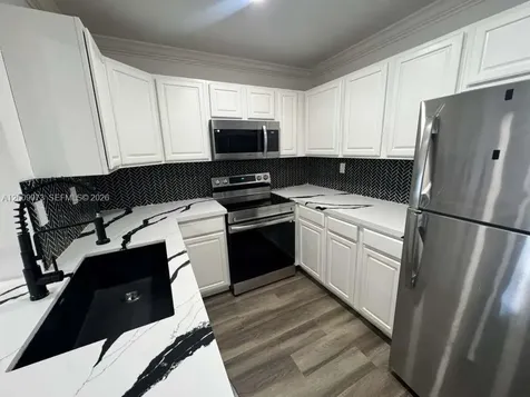 300 W Palm Circle W Pembroke Pines FL 33025