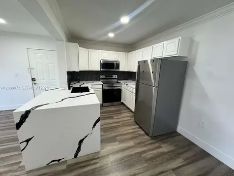 300 W Palm Circle W Pembroke Pines FL 33025