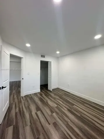 300 W Palm Circle W Pembroke Pines FL 33025