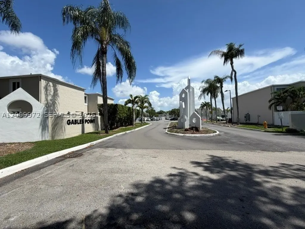4590 SW 68th Ct Circle Miami FL 33155