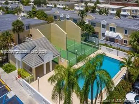 4590 SW 68th Court Circle Miami FL 33155