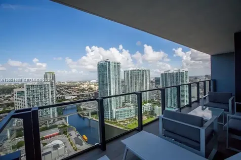 68 SE 6th Street Miami FL 33131