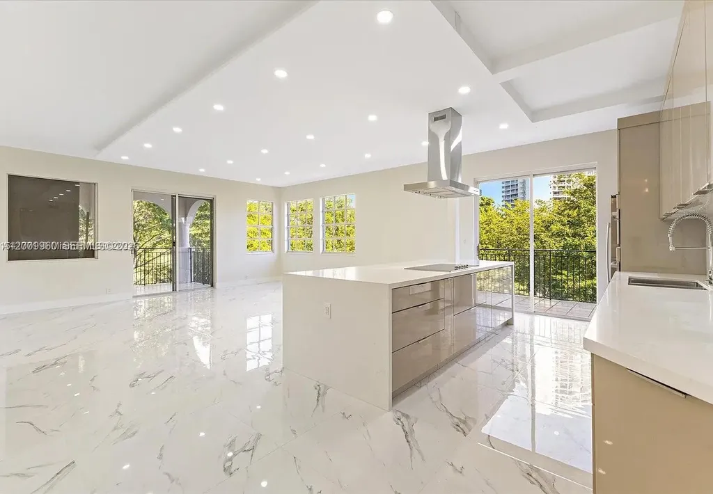 3900 Island Boulevard Aventura FL 33160