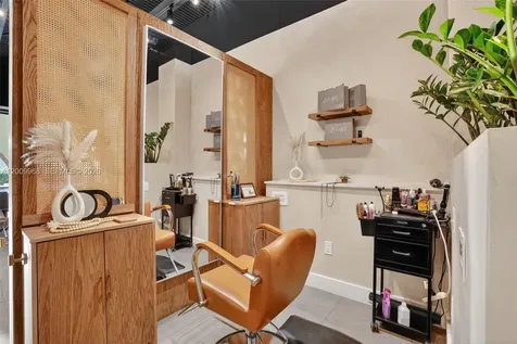 Turnkey Beauty Salon & Spa For Sale In Palmetto Bay Palmetto Bay FL 33157