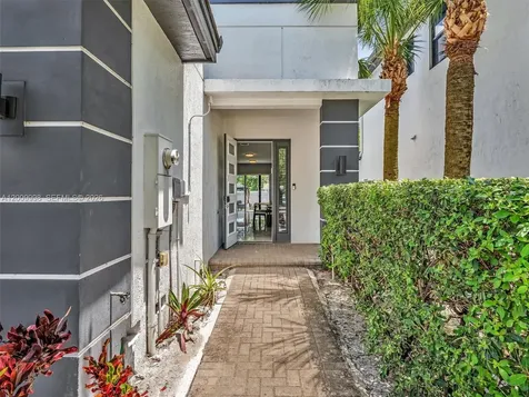 4920 Whispering Way Dania Beach FL 33312