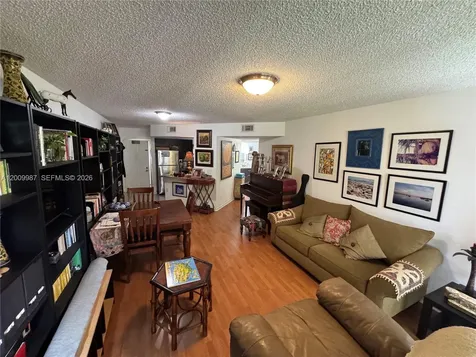 8225 Lake Drive Doral FL 33166