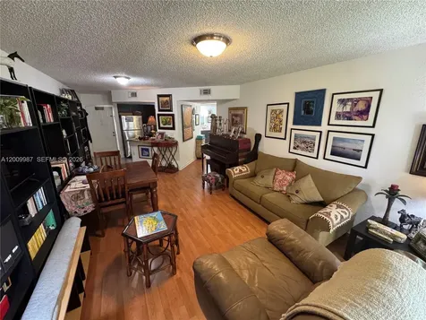 8225 Lake Drive Doral FL 33166