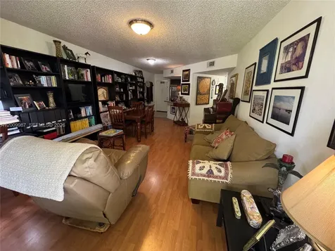 8225 Lake Drive Doral FL 33166
