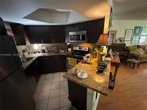 8225 Lake Drive Doral FL 33166