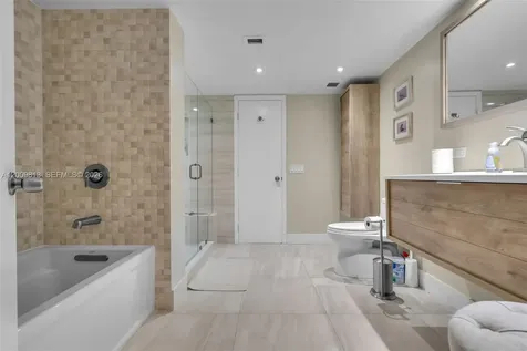 600 Grapetree Drive Key Biscayne FL 33149