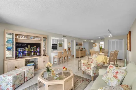 600 Grapetree Drive Key Biscayne FL 33149