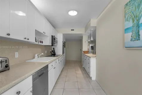 600 Grapetree Drive Key Biscayne FL 33149