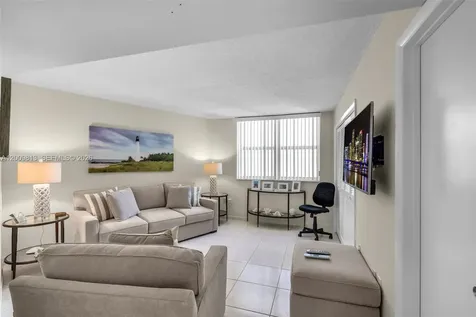 600 Grapetree Drive Key Biscayne FL 33149