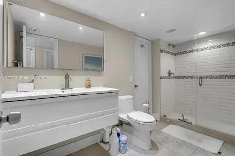 600 Grapetree Drive Key Biscayne FL 33149