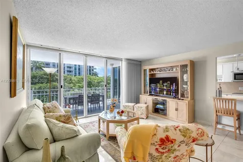 600 Grapetree Drive Key Biscayne FL 33149