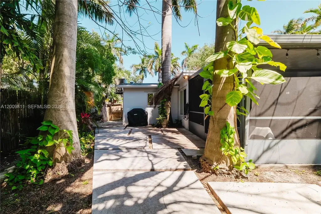 1106 N 13th Court Hollywood FL 33019