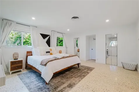 1106 N 13th Court Hollywood FL 33019