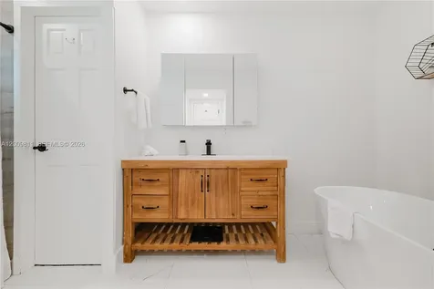 1106 N 13th Court Hollywood FL 33019