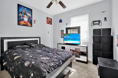 560 SE 33rd Terrace Homestead FL 33033