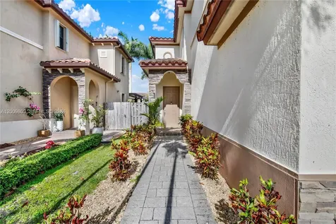 560 SE 33rd Terrace Homestead FL 33033
