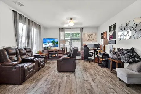 560 SE 33rd Terrace Homestead FL 33033