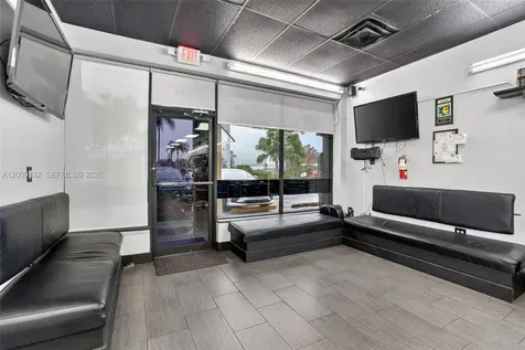 Established Barbershop For Sale – Prime Kendall Location Kendall FL 33175