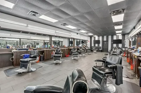 Established Barbershop For Sale – Prime Kendall Location Kendall FL 33175