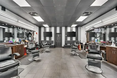 Established Barbershop For Sale – Prime Kendall Location Kendall FL 33175