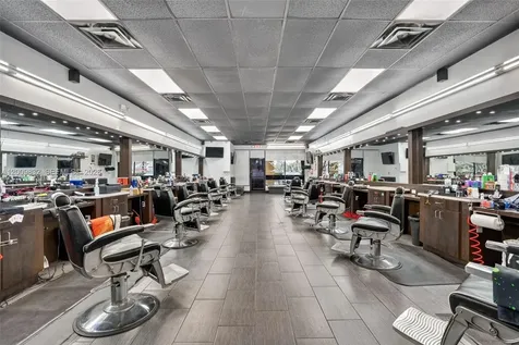 Established Barbershop For Sale – Prime Kendall Location Kendall FL 33175