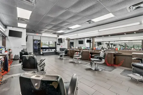 Established Barbershop For Sale – Prime Kendall Location Kendall FL 33175