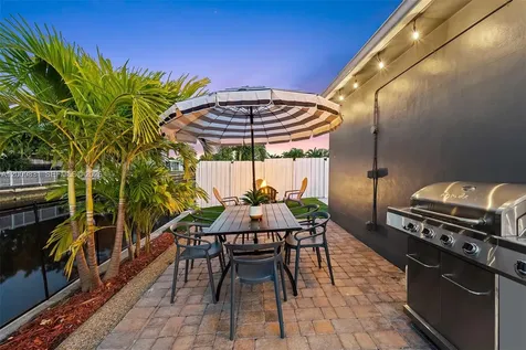2005 NW 37th Street Oakland Park FL 33309
