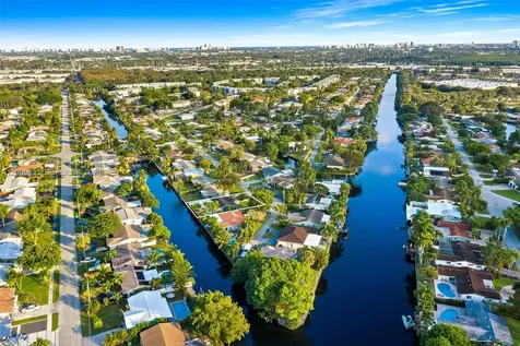 2005 NW 37th Street Oakland Park FL 33309