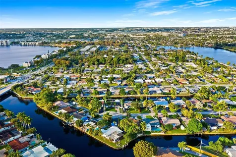 2005 NW 37th Street Oakland Park FL 33309